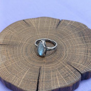 &ldquo;Silver Ring &lsquo;Mystical Beauty&rsquo; with Labradorite