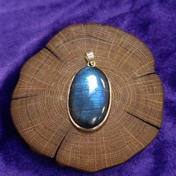 Silver amulet "Oval" with labradorite 4