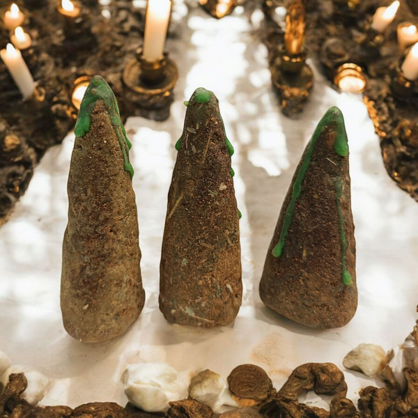 "Witch&rsquo;s No-Wick Money Candle"