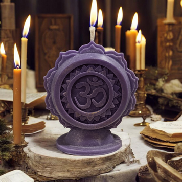 The &ldquo;Sahasrara, Crown Chakra&rdquo; Candle